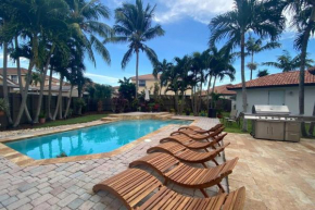 Heated private pool - 6bedroom - Large backyard - Arcade - Family Fun